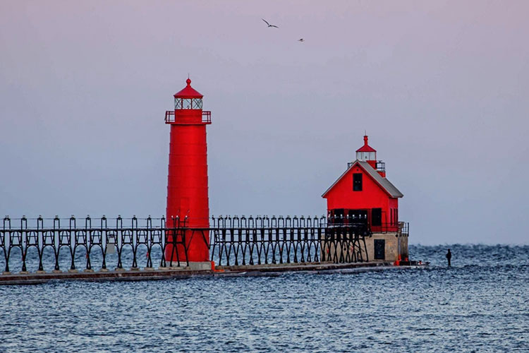 grand-haven-lighthouse_750x500.jpg